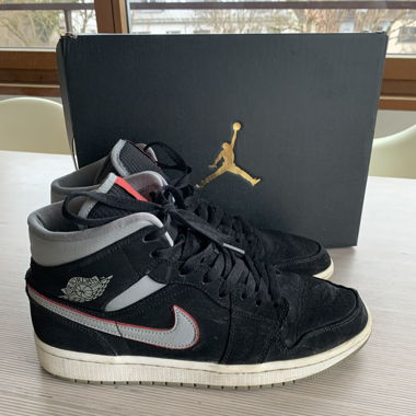 AIR JORDAN 1 MID