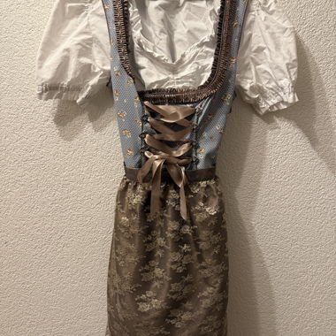 Abito Dirndl con grembiule