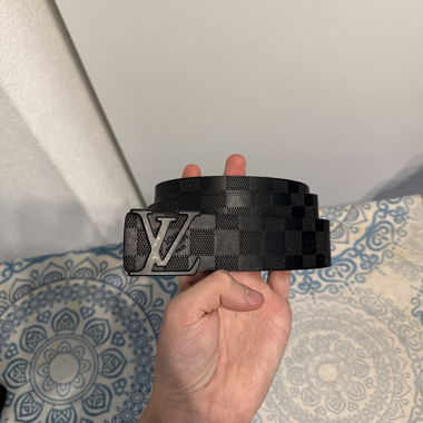 Cintura nera con fibbia LV