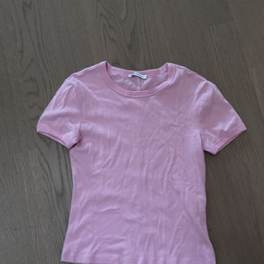 Nice basic pink Zara T-shirt!