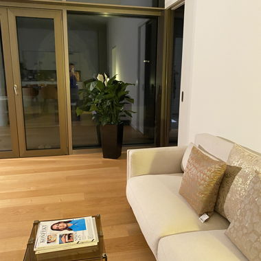 Divano 3 posti beige con cuscini