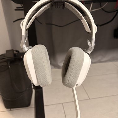 Headset HS80 RGB iCUE Weiss