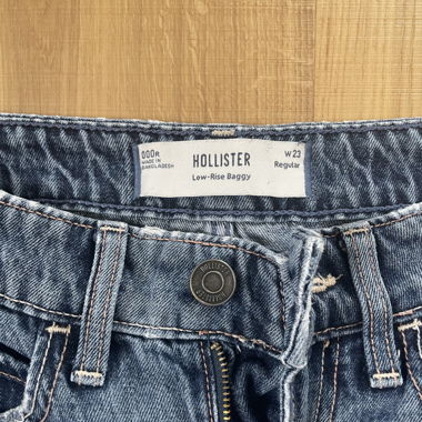 Jeans Hollister taille basse et coupe ample