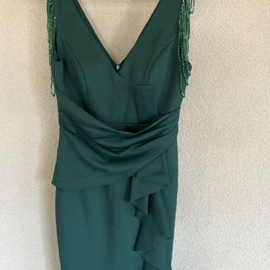Abito verde con frange