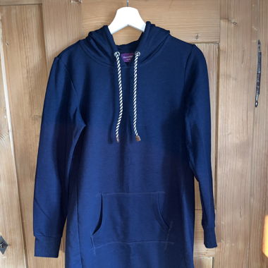 Langer Pullover (Hoodiekleid)