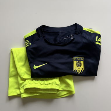 Nike football kit blue and yellow size XL child