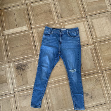 Levi’s Ripped Skinny Jeans 