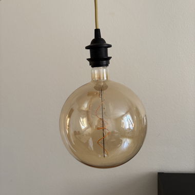Plafonnier avec deux ampoules 