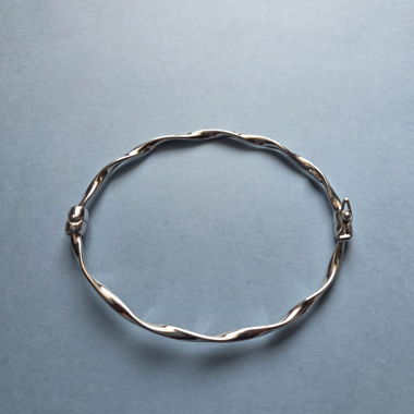 Bracelet rigide torsade argenté