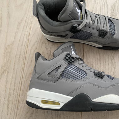 Air Jordan 4 Retro Grau 42 / US 8,5