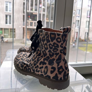 Winterschuhe im Leo-Look