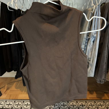 Brown Ribbed Sleeveless Top