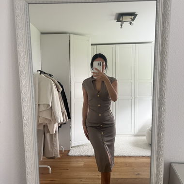 Zara Maxikleid in braun mit Knöpfen