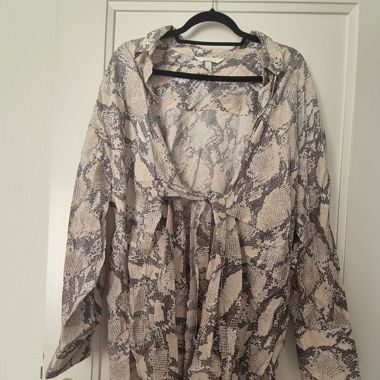 Bluse in Schlangenoptik