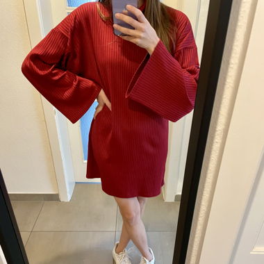 Long sleeves burgundy dress