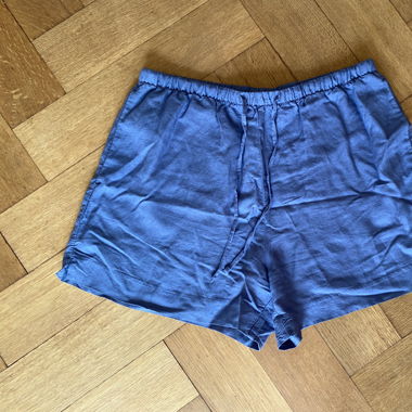 Blaue Leinen- Shorts
