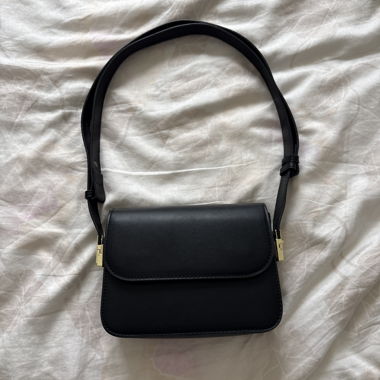 Black shoulder bag