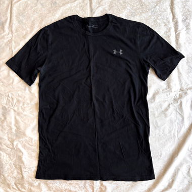 Tee Under Armour nero pieno aderente