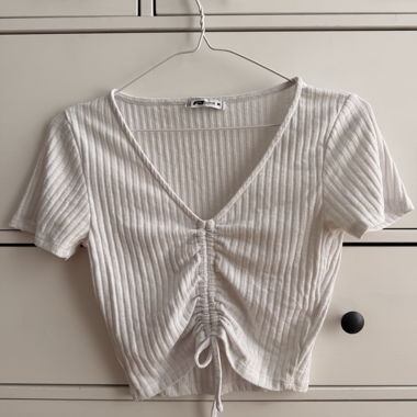 T-shirt a costine con allacciatura