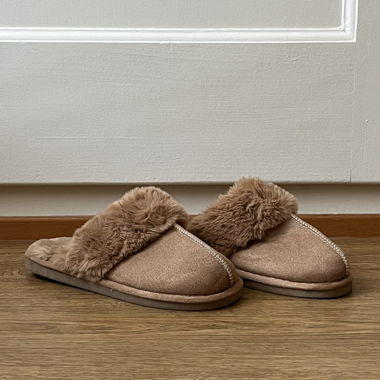 Pantoufles à fourrure beige