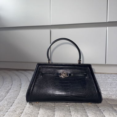 Smooth black handbag