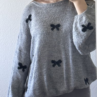 Maglione in maglia grigio con fiocchi