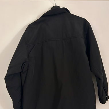 schwarze Jacke von Pull & Bear