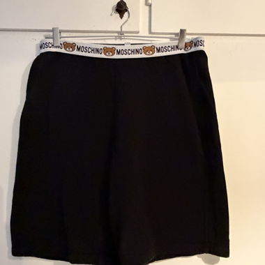Shorts noirs Moschino