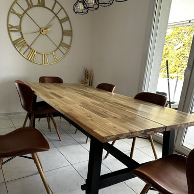 Esstisch aus Holz