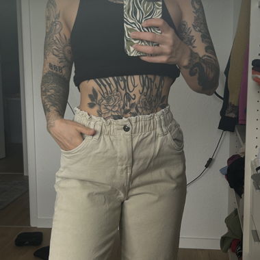 Frühlingshafte Hose beige