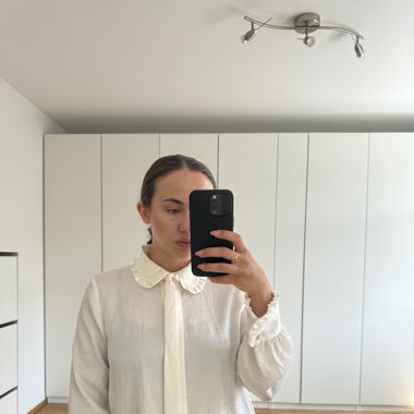 Zarte weisse Bluse mit Rüschen – Zara M