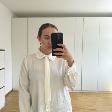 Delicata camicetta bianca con volant – Zara M