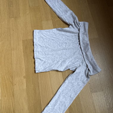 grey off-shoulder long-sleeve shirt