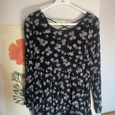 Florales Langarmkleid schwarz