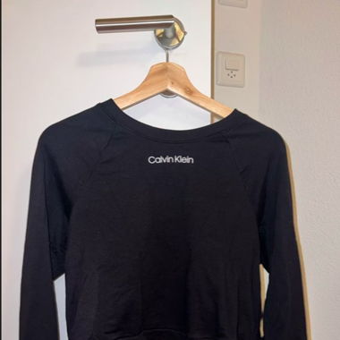 Schwarzer CK Pulli Grösse S - guter Zustand