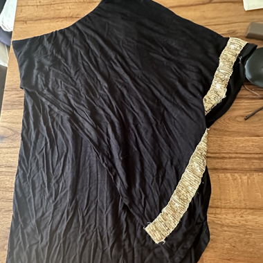 Top asymétrique ou mini-robe
