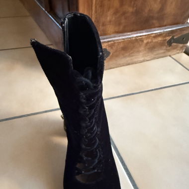 Black velvet occasion shoes