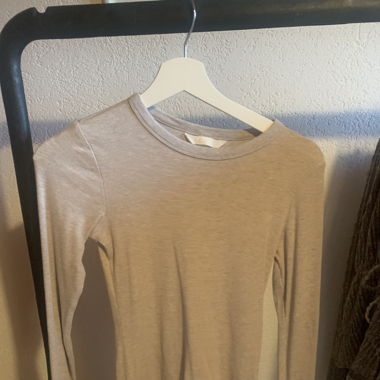Beige Oberteil Basic