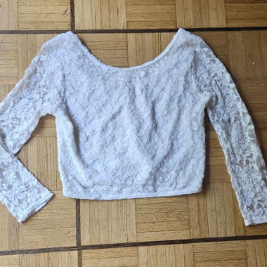 Weisses Spitzen-Crop-Top