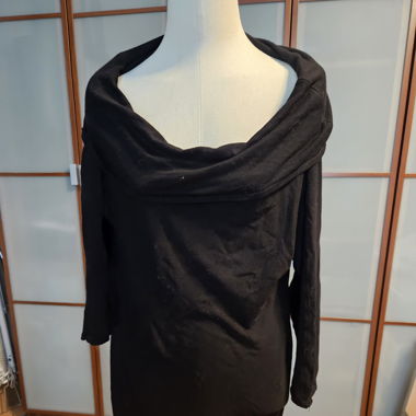 Asymmetrischer Pullover