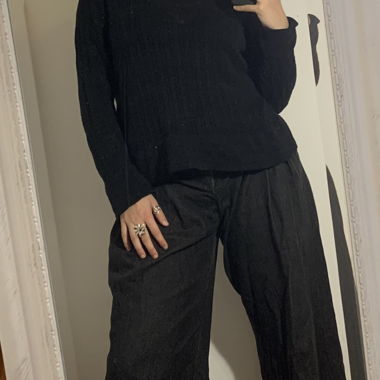 Schwarzer Pulli