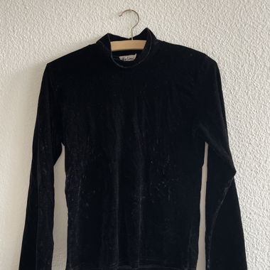 Schwarzes Samt-Longsleeve