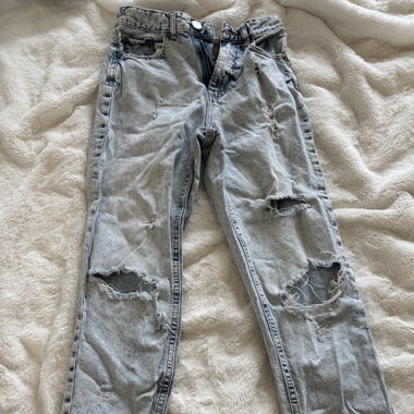 Jeans mit Löchern