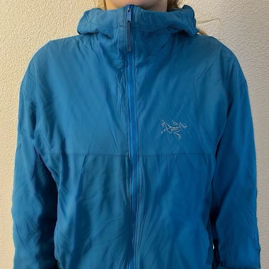 Blaue Arc’teryx Softshelle