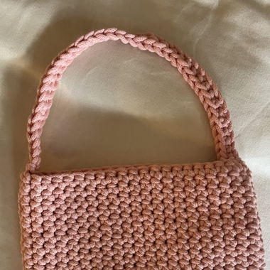 Selbstgehäkelte Tasche rosa