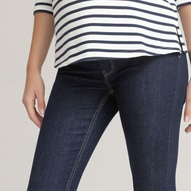 Stylische Unstandsjeans