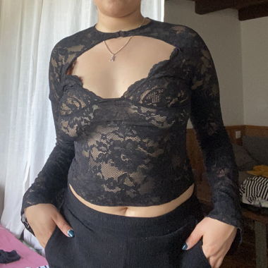 haut manches longues en dentelle