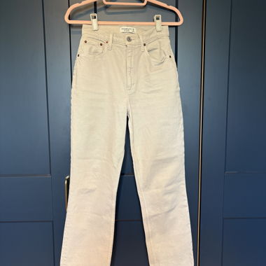 A&F Straight-Leg-Jeans