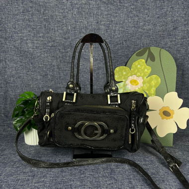 Guess schwarze Schultertasche 31x23 cm