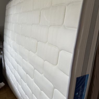 Matelas 160x200 en très bon état 